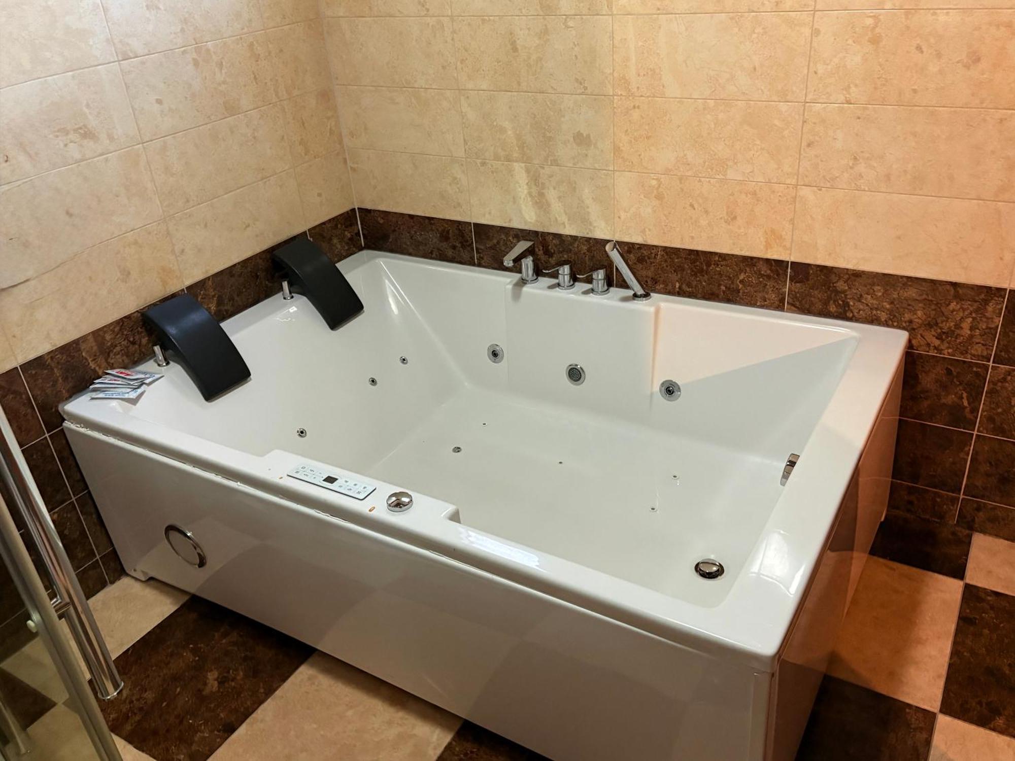 Hotel Europa 92 Ferizaj Bagian luar foto